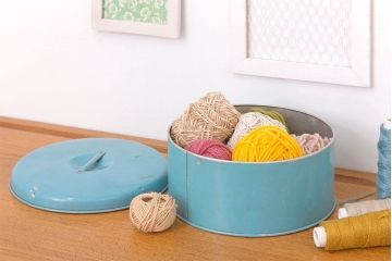 アンティーク雑貨　イギリスビンテージ　かわいいケーキ缶(丸型小物入れ)