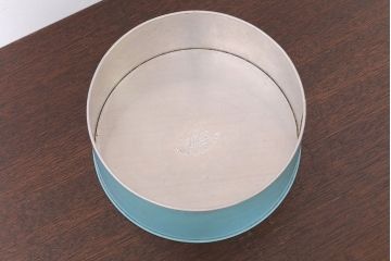 アンティーク雑貨　イギリスビンテージ　かわいいケーキ缶(丸型小物入れ)