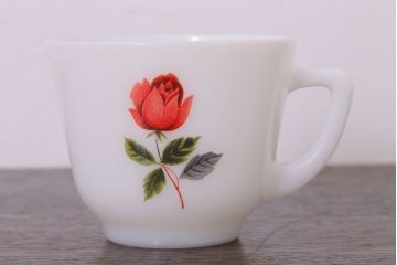 イギリスビンテージ　JAJ　パイレックス　June Rose(ジューン ローズ)シリーズ　ミルクガラスのカップ&ソーサー&プレート(トリオ)3客セット(洋食器)(1)