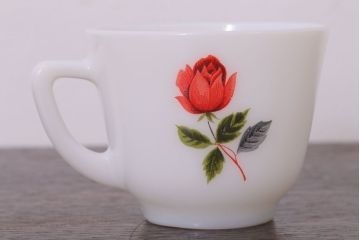 イギリスビンテージ　JAJ　パイレックス　June Rose(ジューン ローズ)シリーズ　ミルクガラスのカップ&ソーサー&プレート(トリオ)3客セット(洋食器)(1)