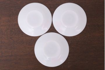 イギリスビンテージ　JAJ　パイレックス　June Rose(ジューン ローズ)シリーズ　ミルクガラスのカップ&ソーサー&プレート(トリオ)3客セット(洋食器)(1)