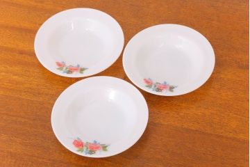 イギリスビンテージ　JAJ　パイレックス　Cottage Rose(コテージ ローズ)シリーズ　ミルクガラスのスープ皿3枚セット(洋食器)(1)