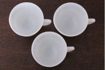 イギリスビンテージ　JAJ　パイレックス　Matchmaker(マッチメーカー)シリーズ　ミルクガラスのカップ&ソーサー&プレート(トリオ)3客セット(洋食器)(1)