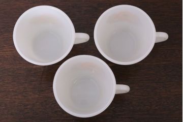 イギリスビンテージ　JAJ　パイレックス　Sunflower(サンフラワー)シリーズ　ミルクガラスのカップ&ソーサー&プレート(トリオ)3客セット(洋食器)
