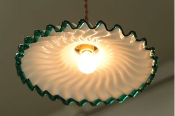 イギリスアンティーク　フリルシェードのペンダントライト(1)