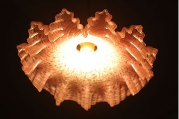 フランスアンティーク　フリルシェードのかわいいペンダントライト(天井照明)