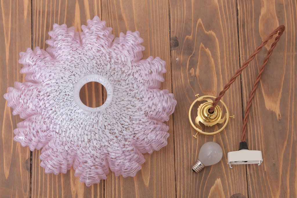 フランスアンティーク　フリルシェードのかわいいペンダントライト(天井照明)