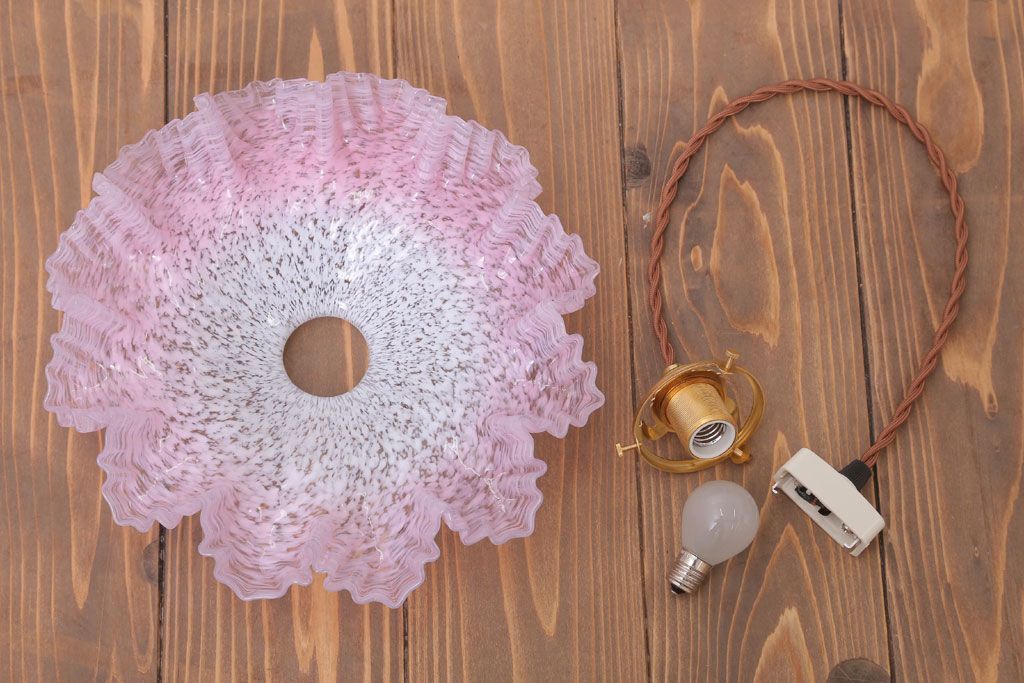 フランスアンティーク　フリルシェードのかわいいペンダントライト(天井照明)