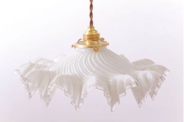 フランスアンティーク　フリルシェードのかわいいペンダントライト(ホワイト)
