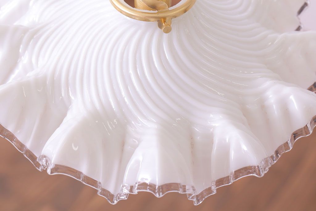 フランスアンティーク　フリルシェードのかわいいペンダントライト(ホワイト)