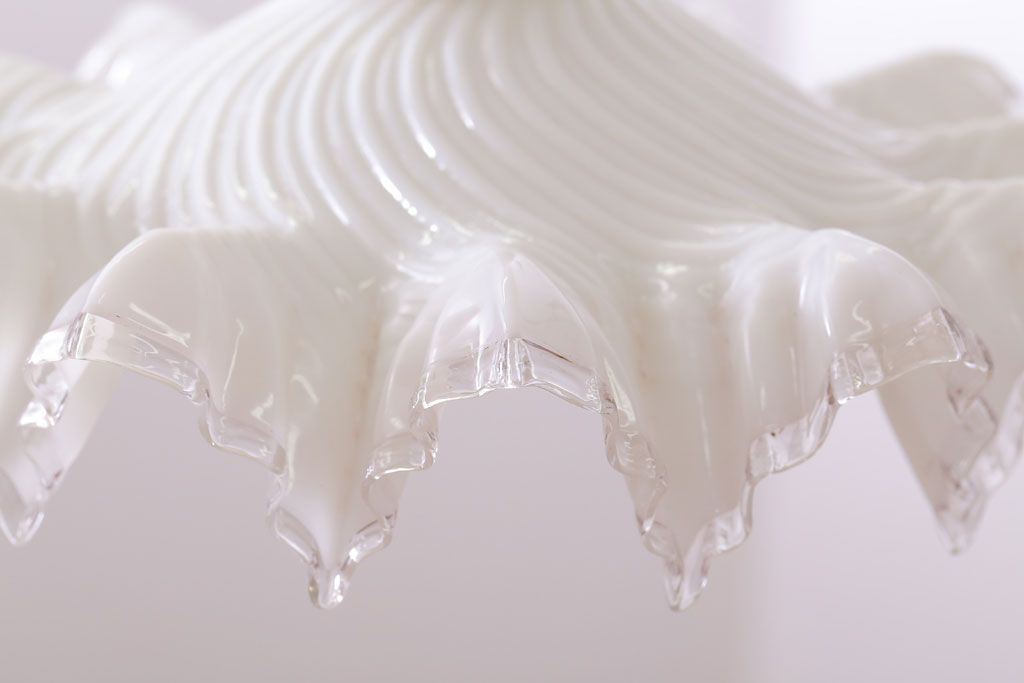 フランスアンティーク　フリルシェードのかわいいペンダントライト(ホワイト)