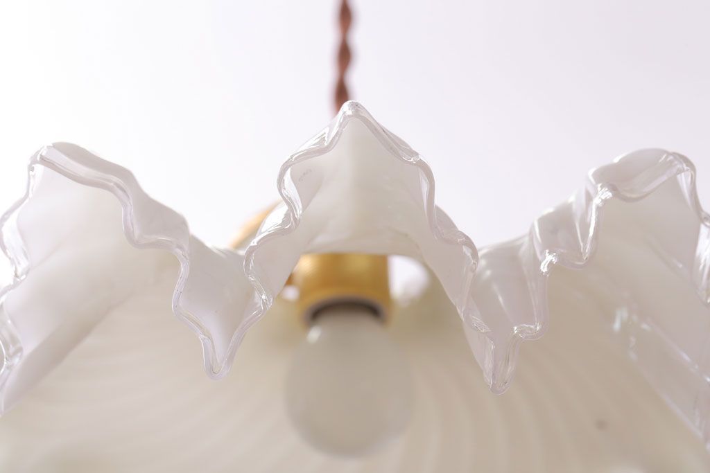 フランスアンティーク　フリルシェードのかわいいペンダントライト(ホワイト)