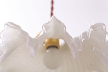 フランスアンティーク　フリルシェードのかわいいペンダントライト(ホワイト)