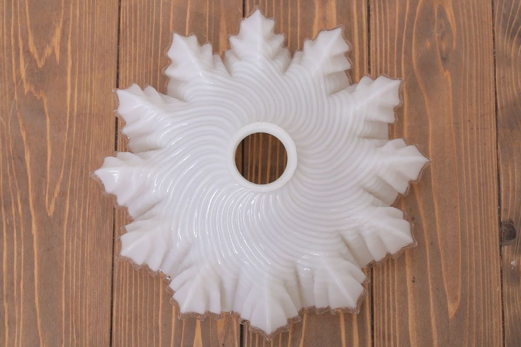 フランスアンティーク　フリルシェードのかわいいペンダントライト(ホワイト)