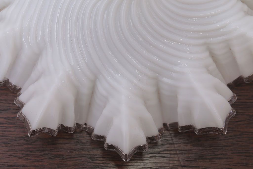 フランスアンティーク　フリルシェードのかわいいペンダントライト(ホワイト)