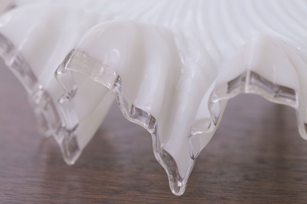 フランスアンティーク　フリルシェードのかわいいペンダントライト(ホワイト)