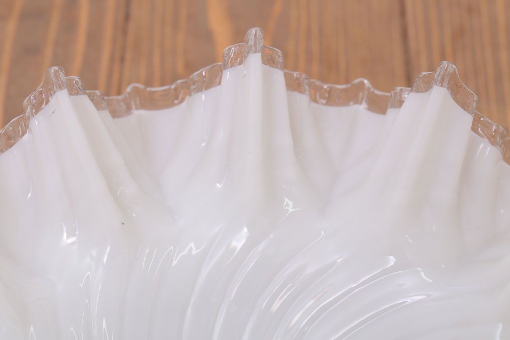 フランスアンティーク　フリルシェードのかわいいペンダントライト(ホワイト)