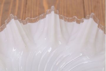 フランスアンティーク　フリルシェードのかわいいペンダントライト(ホワイト)