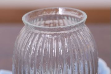 イギリスアンティーク　フリルシェードのペンダントライト(乳白色の縁取り)