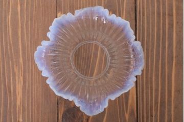 イギリスアンティーク　フリルシェードのペンダントライト(乳白色の縁取り)