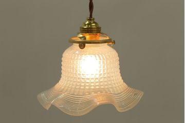 イギリスアンティーク　可愛らしいフリルシェードのペンダントライト(3)