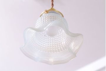 イギリスアンティーク　可愛らしいフリルシェードのペンダントライト(3)