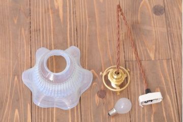 イギリスアンティーク　可愛らしいフリルシェードのペンダントライト(3)