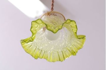 イギリスアンティーク　フリルシェードの古いペンダントライト(1)