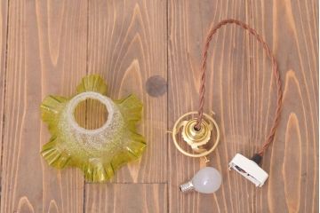 イギリスアンティーク　フリルシェードの古いペンダントライト(1)