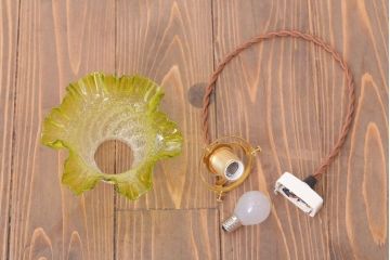 イギリスアンティーク　フリルシェードの古いペンダントライト(1)