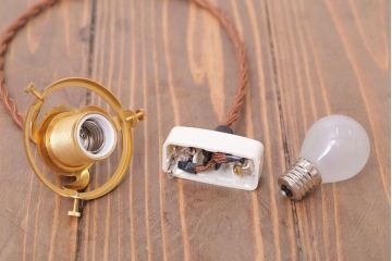 イギリスアンティーク　フリルシェードの古いペンダントライト(1)