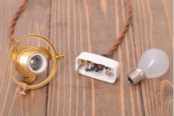 アンティーク　ガラスシェードの古いペンダントライト