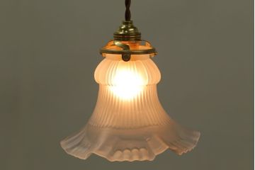 イギリスアンティーク　可愛らしいフリルシェードのペンダントライト(2)