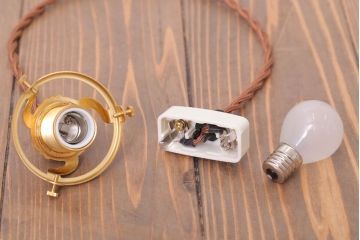 イギリスアンティーク　可愛らしいフリルシェードのペンダントライト(2)