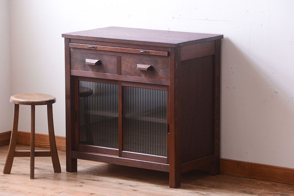 レトロ家具　昭和レトロ　古い木のモールガラス戸収納棚(サイドキャビネット)