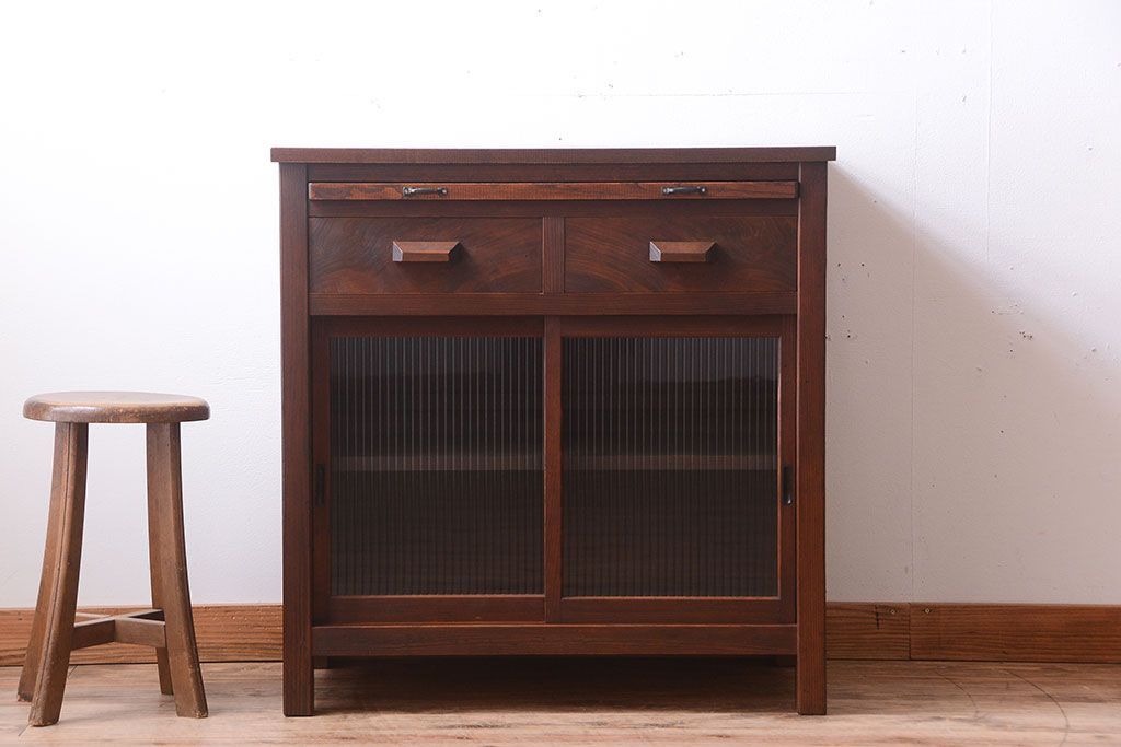 レトロ家具　昭和レトロ　古い木のモールガラス戸収納棚(サイドキャビネット)