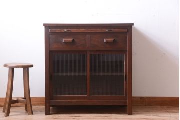 レトロ家具　昭和レトロ　古い木のモールガラス戸収納棚(サイドキャビネット)