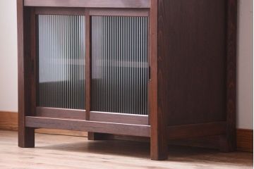 レトロ家具　昭和レトロ　古い木のモールガラス戸収納棚(サイドキャビネット)