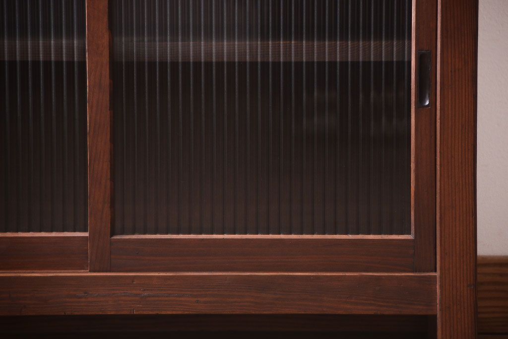 レトロ家具　昭和レトロ　古い木のモールガラス戸収納棚(サイドキャビネット)