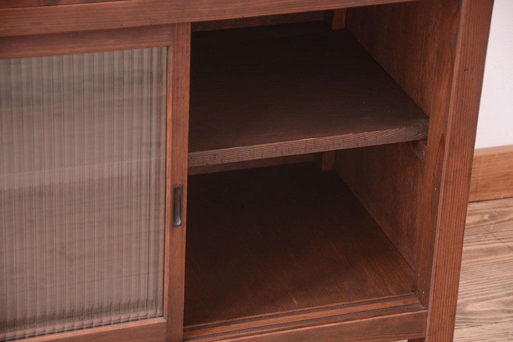 レトロ家具　昭和レトロ　古い木のモールガラス戸収納棚(サイドキャビネット)