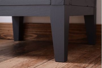 アンティーク家具　アンティーク　モールガラス入り!ダークグレーペイントのサイドキャビネット(収納棚)