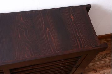 アンティーク家具　古民具・骨董　五尺　横桟戸の古い高級水屋箪笥ローボード(リビングボード・テレビボード)