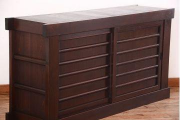 アンティーク家具　古民具・骨董　五尺　横桟戸の古い高級水屋箪笥ローボード(リビングボード・テレビボード)