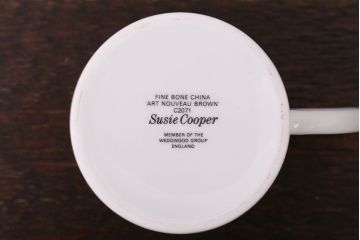 イギリスビンテージ　Susie Cooper(スージークーパー)　ART NOUVEAU(アールヌーボー)シリーズ　ブラウン　カップ&ソーサー3客セット(2)(洋食器)