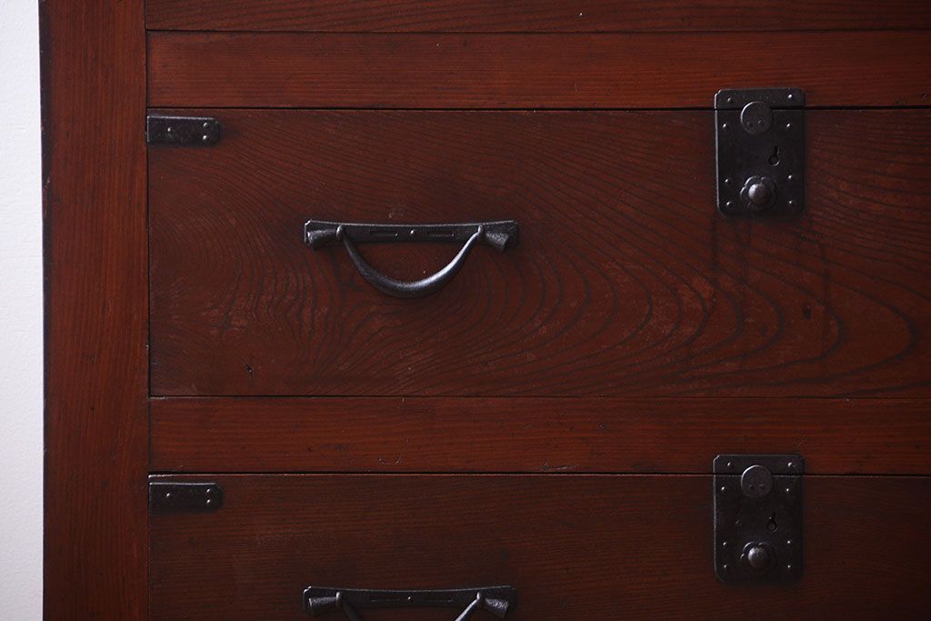 アンティーク家具　古民具・骨董　欅材と檜材!和モダンスタイルの収納箪笥サイドボード(水屋箪笥)