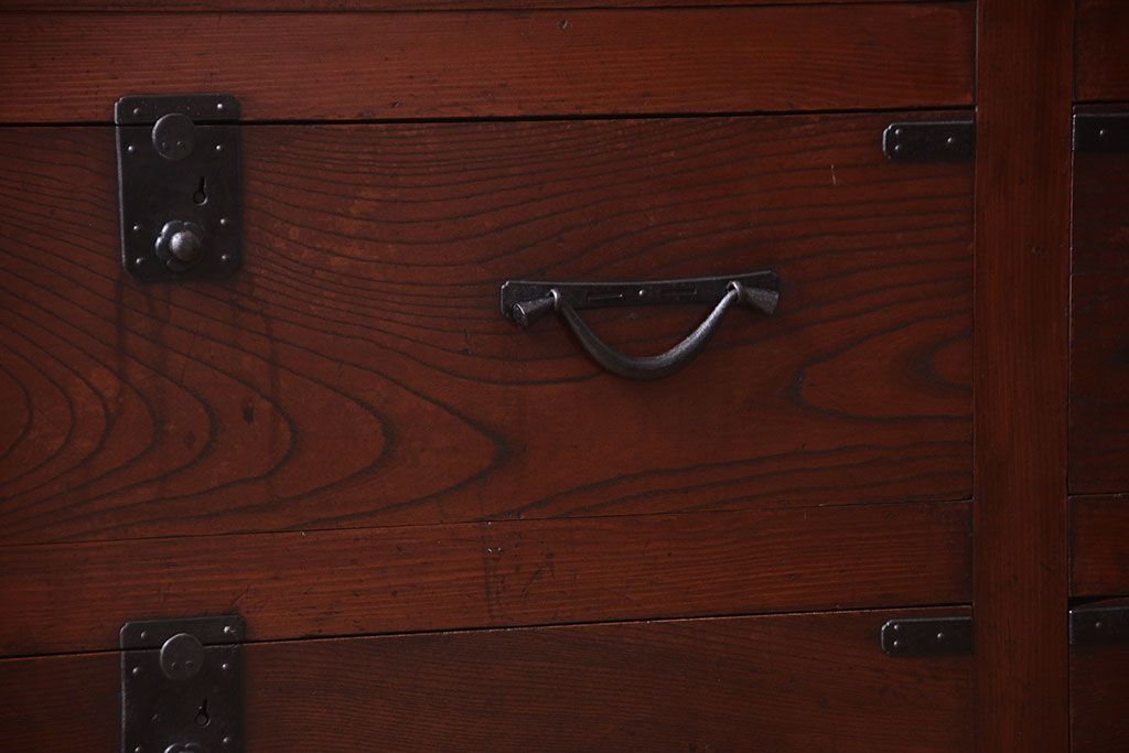 アンティーク家具　古民具・骨董　欅材と檜材!和モダンスタイルの収納箪笥サイドボード(水屋箪笥)