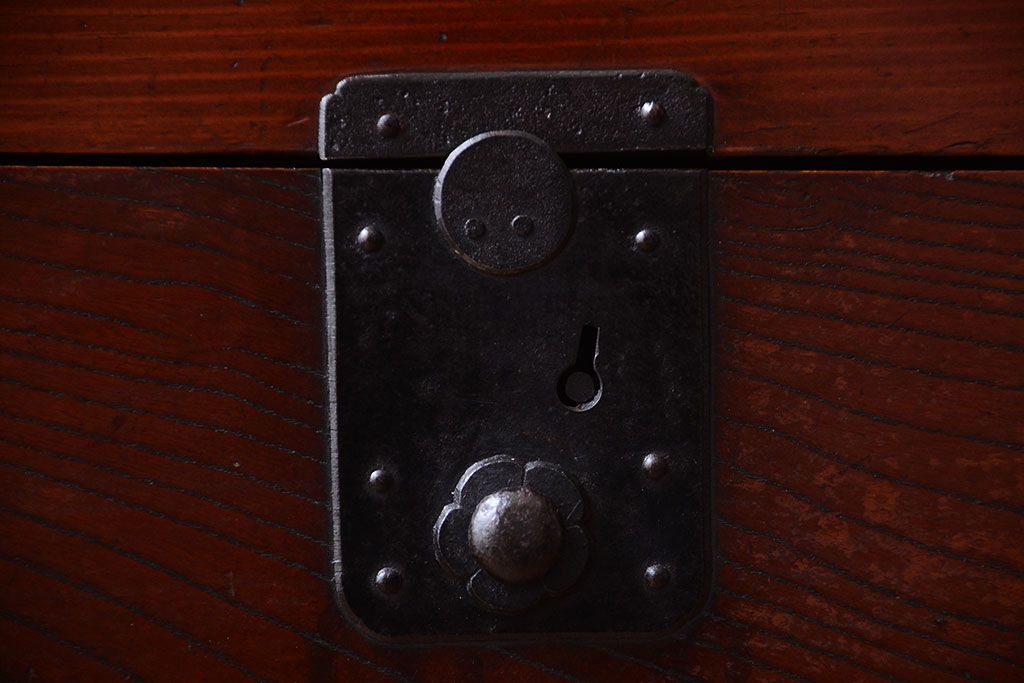 アンティーク家具　古民具・骨董　欅材と檜材!和モダンスタイルの収納箪笥サイドボード(水屋箪笥)