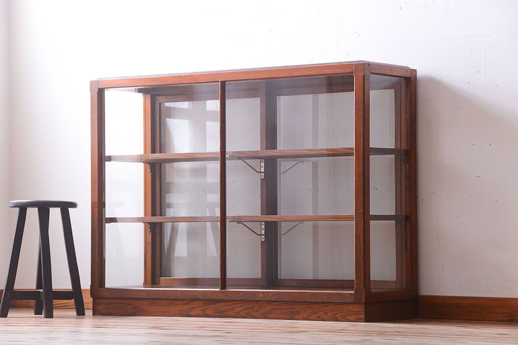 アンティーク家具　アンティーク　古い木のシンプルで上品なガラスケース