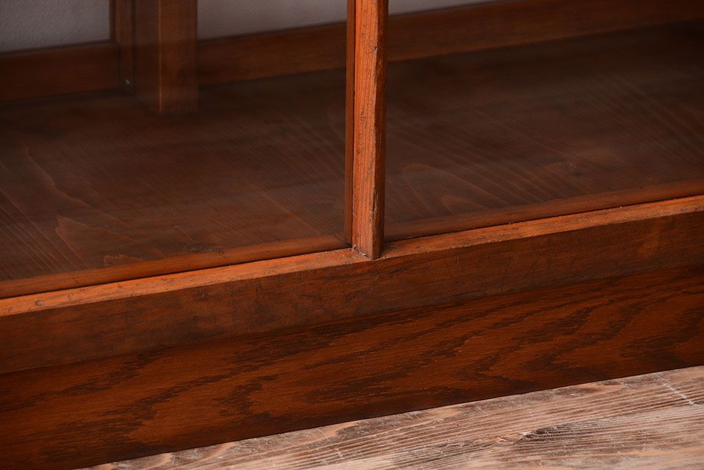 アンティーク家具　アンティーク　古い木のシンプルで上品なガラスケース