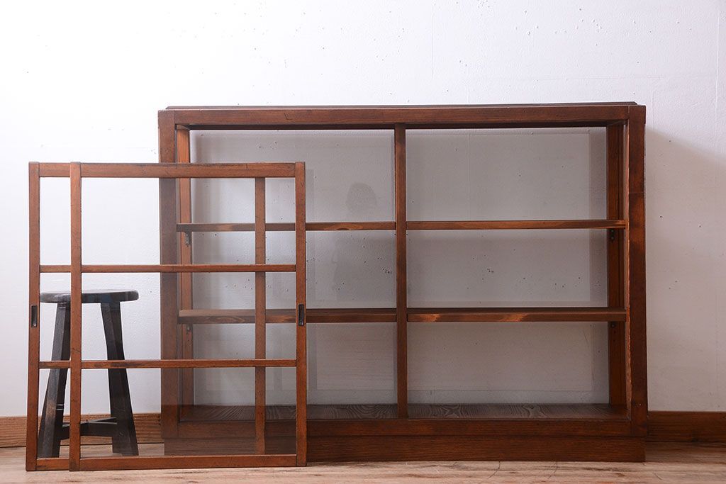 アンティーク家具　アンティーク　古い木のシンプルで上品なガラスケース